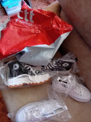 Un Par Converse Chuck Taylor Plataforma