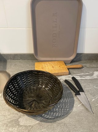 Set Cucina: Vassoio, Cesto e Coltelli