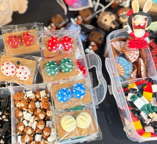 Pin feria multicolor