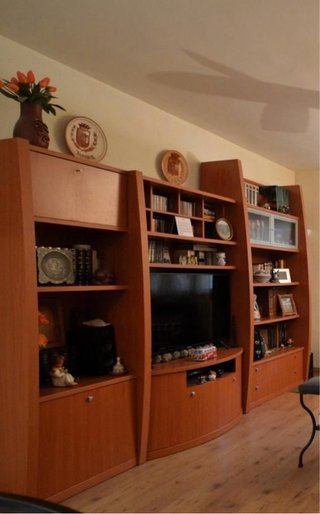 Mueble de salón madera y cristal