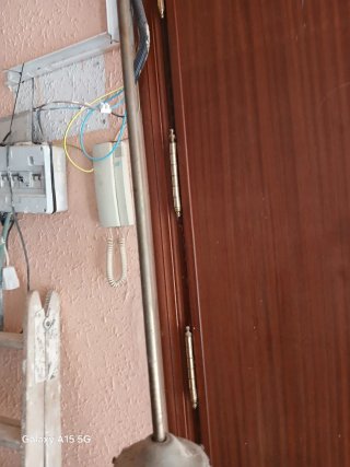 Lámpara antigua de techo con tulipa decorada