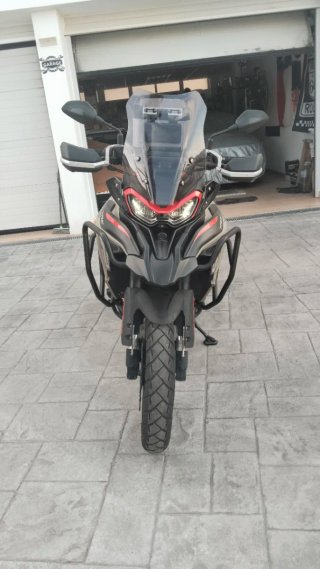 Benelli TRK 702X Adventure Beige/Roja