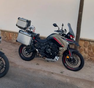 Benelli TRK 702X Adventure Beige/Roja