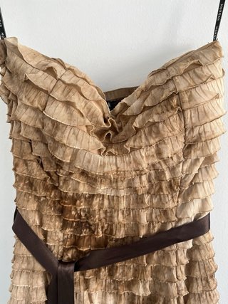 Vestido de fiesta beige y marrón palabra de honor
