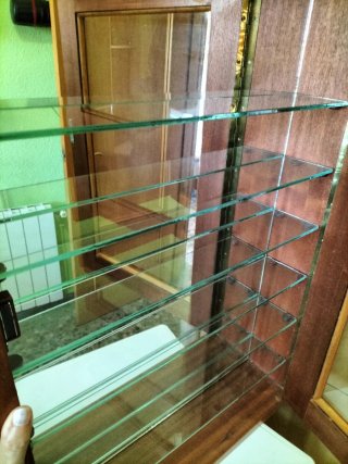 Vetrina in legno e vetro