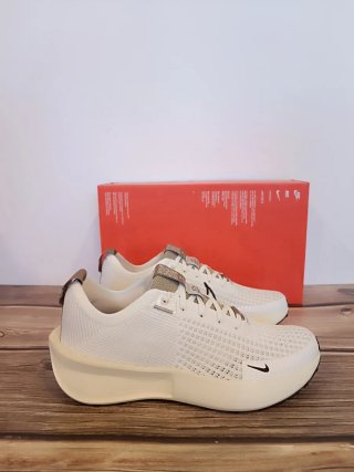 Nike Interact Run Zapatillas Blancas Beige