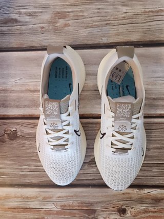 Nike Interact Run Zapatillas Blancas Beige