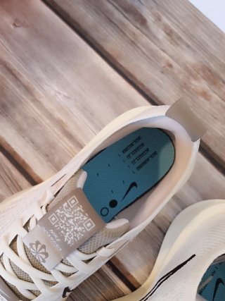 Nike Interact Run Zapatillas Blancas Beige
