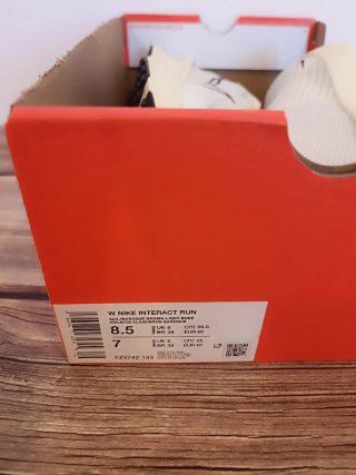 Nike Interact Run Zapatillas Blancas Beige