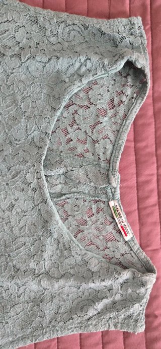 Blusa de tirantes azul con encaje