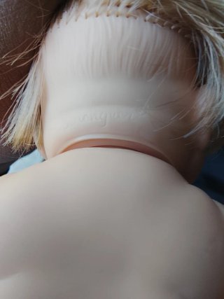 Muñeco bebé con pañal