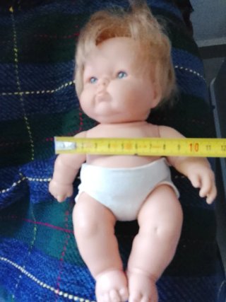 Muñeco bebé con pañal