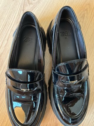Mocasines charol Zara Talla 38 Semi-nuevos
