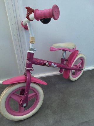 Bicicleta de equilibrio rosa