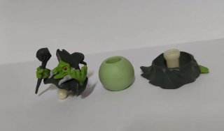 Mini-Figura Giocattolo di Strega Verde in Tre Pezz