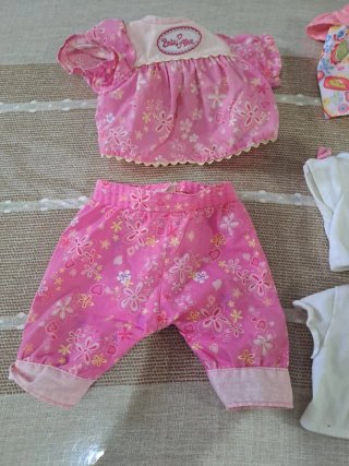 Ropita para Baby Alive: Babero y más
