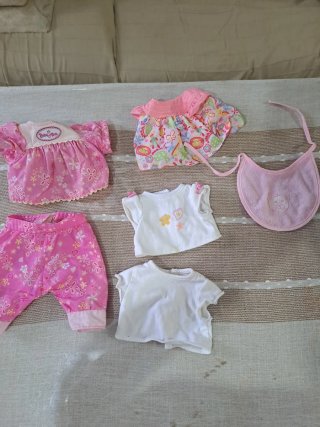 Ropita para Baby Alive: Babero y más
