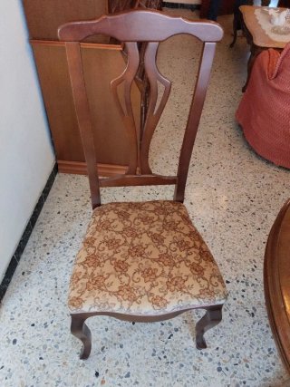 Mesa de madera con 6 sillas