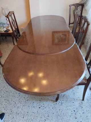 Mesa de madera con 6 sillas