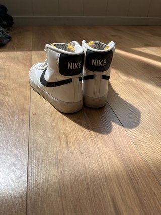 Zapatillas Nike Blancas y Negras