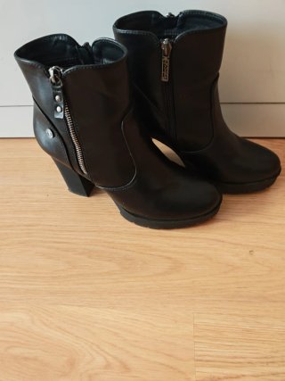 Botines de tacón negros