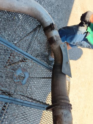 Tubo de escape con número 990 01 40 467 076