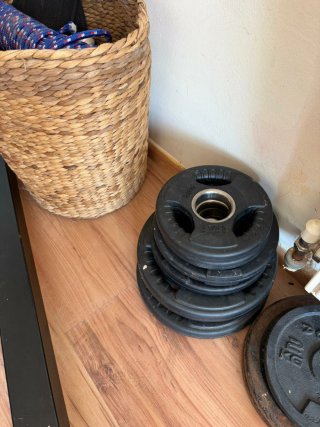 Rack de gimnasio con accesorios