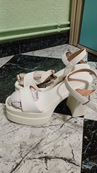 Sandalias de tacón blancas