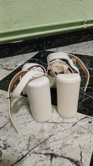 Sandalias de tacón blancas