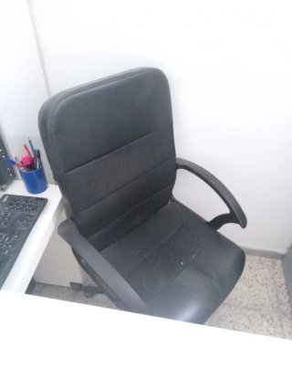 Silla de oficina negra