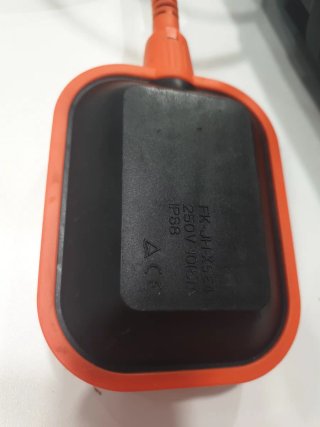 Bomba sumergible Black+Decker 750W