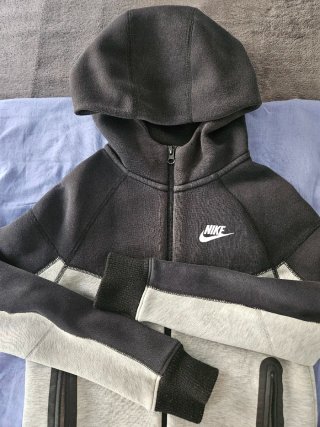 Sudadera Nike Tech Fleece Negra y Gris