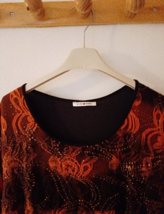 Blusa Punt Roma Naranja y Negra