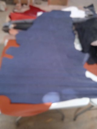 2 Pieles Curtido Vegetal Azul Marino. 22€.