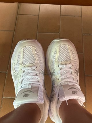 New Balance 530 Plata y Blanco.