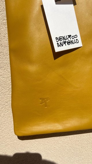 Bolso Tote Piel Vacuno Amarillo Bad Bunny x Zara