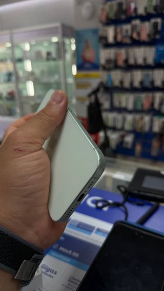 iPhone 15 256GB Verde Grado AB