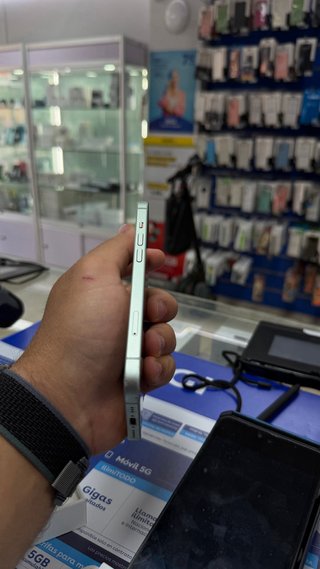 iPhone 15 256GB Verde Grado AB