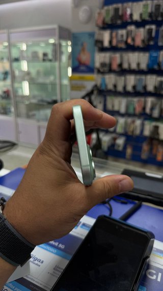 iPhone 15 256GB Verde Grado AB