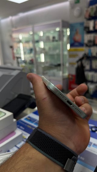 iPhone 15 256GB Verde Grado AB