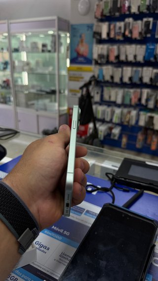 iPhone 15 256GB Verde Grado AB