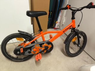 Bici infantil naranja 16 pulgadas Decathlon