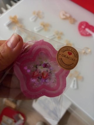 Llavero sensorial Estrella Hello Kitty con Fresas