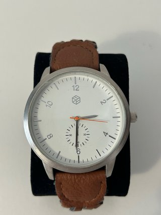Reloj Bershka marrón y plateado