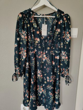 Vestido Springfield floral manga larga