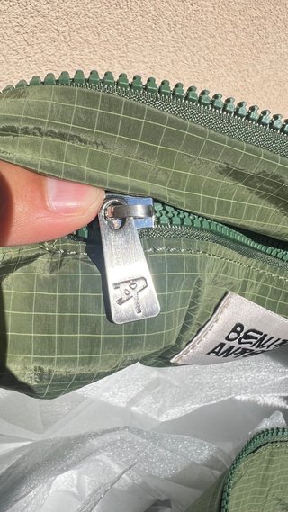 Riñonera Bad Bunny x Zara Verde