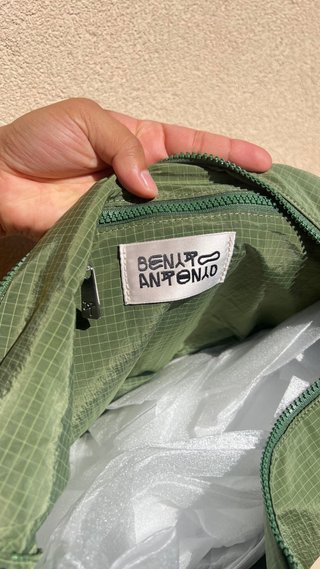 Riñonera Bad Bunny x Zara Verde