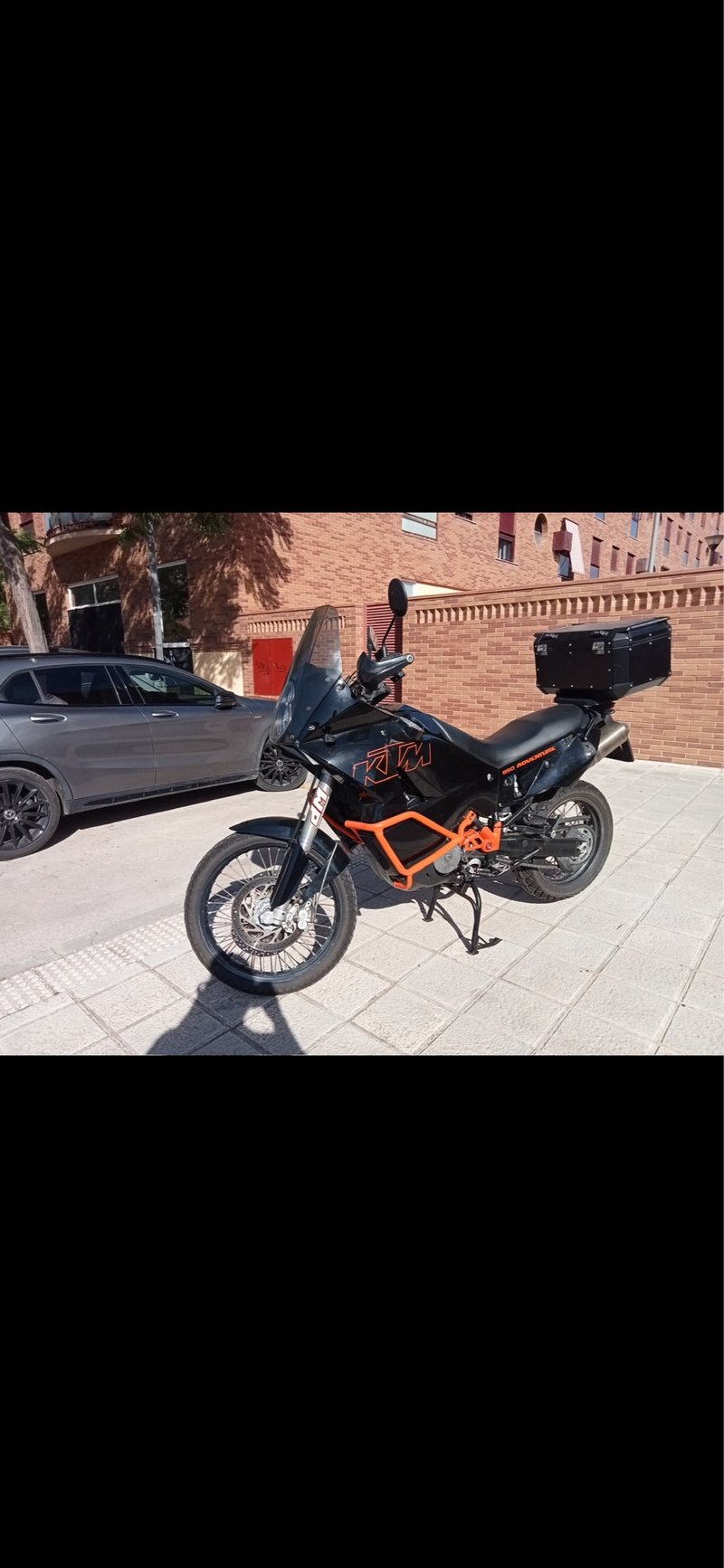 KTM 950 Adventure Negra y Naranja