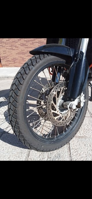 KTM 950 Adventure Negra y Naranja