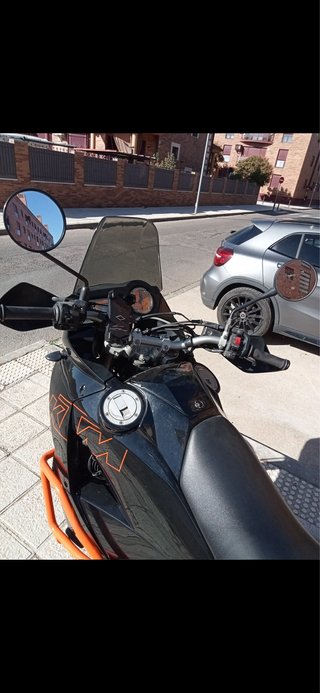 KTM 950 Adventure Negra y Naranja
